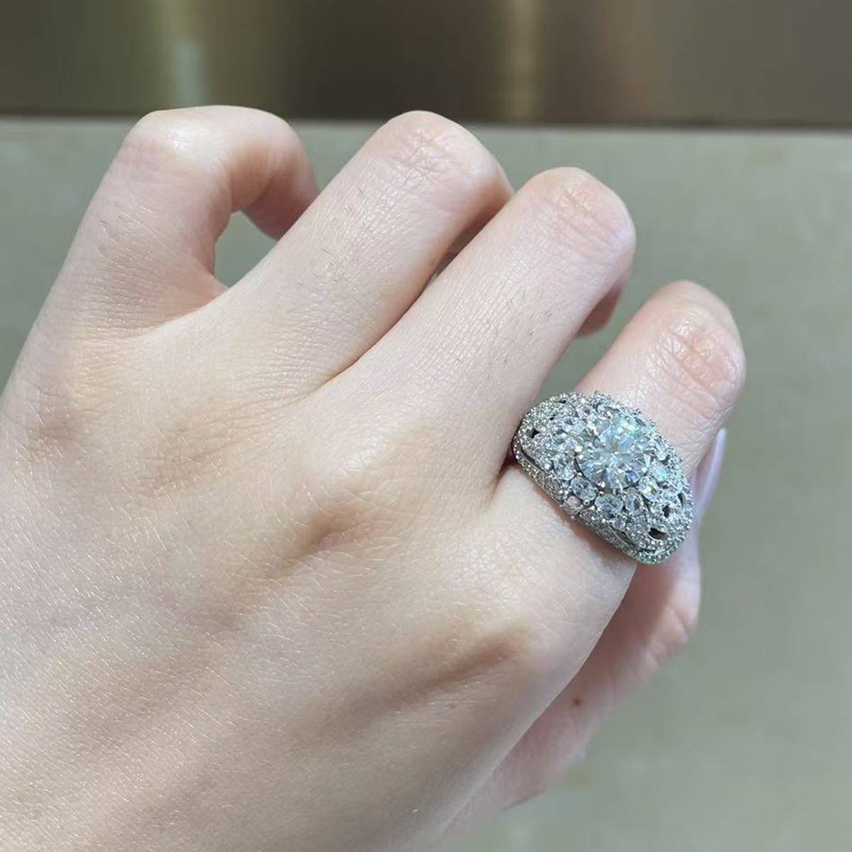 Light Luxury Full Diamond Women's Ring S925 Silver Plated Platinum Customized Selection Main Stone Moissanite Diamond 2.0ct/Secondary Stone High Carbon Diamond